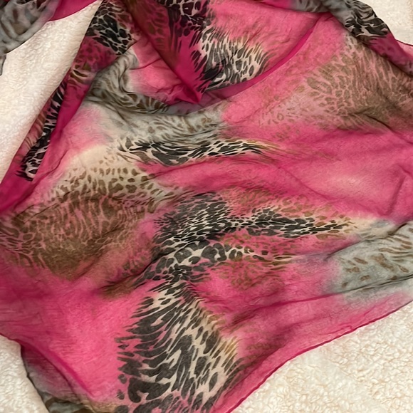 Leopard print wide scarf or beach wrap - Picture 5 of 6